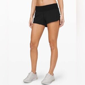 Lululemon Speed Up Short 2.5" *Linerless
Black size 12 EUC